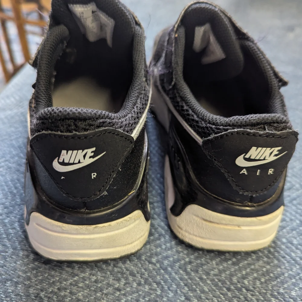 Nike Air Max SYSTM Kids' Sneakers Black and White Velcro US 3Y Big Kid Sneakers